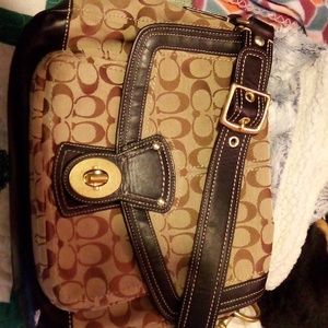 Coach purse.     A1
